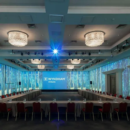 Wyndham Otel 5*